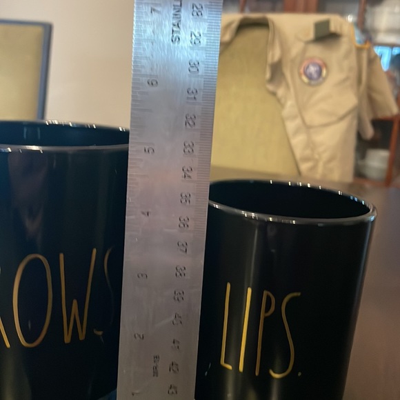 Rae Dunn, set of 2 “Brows” and “Lips” black glass holders - Picture 5 of 7